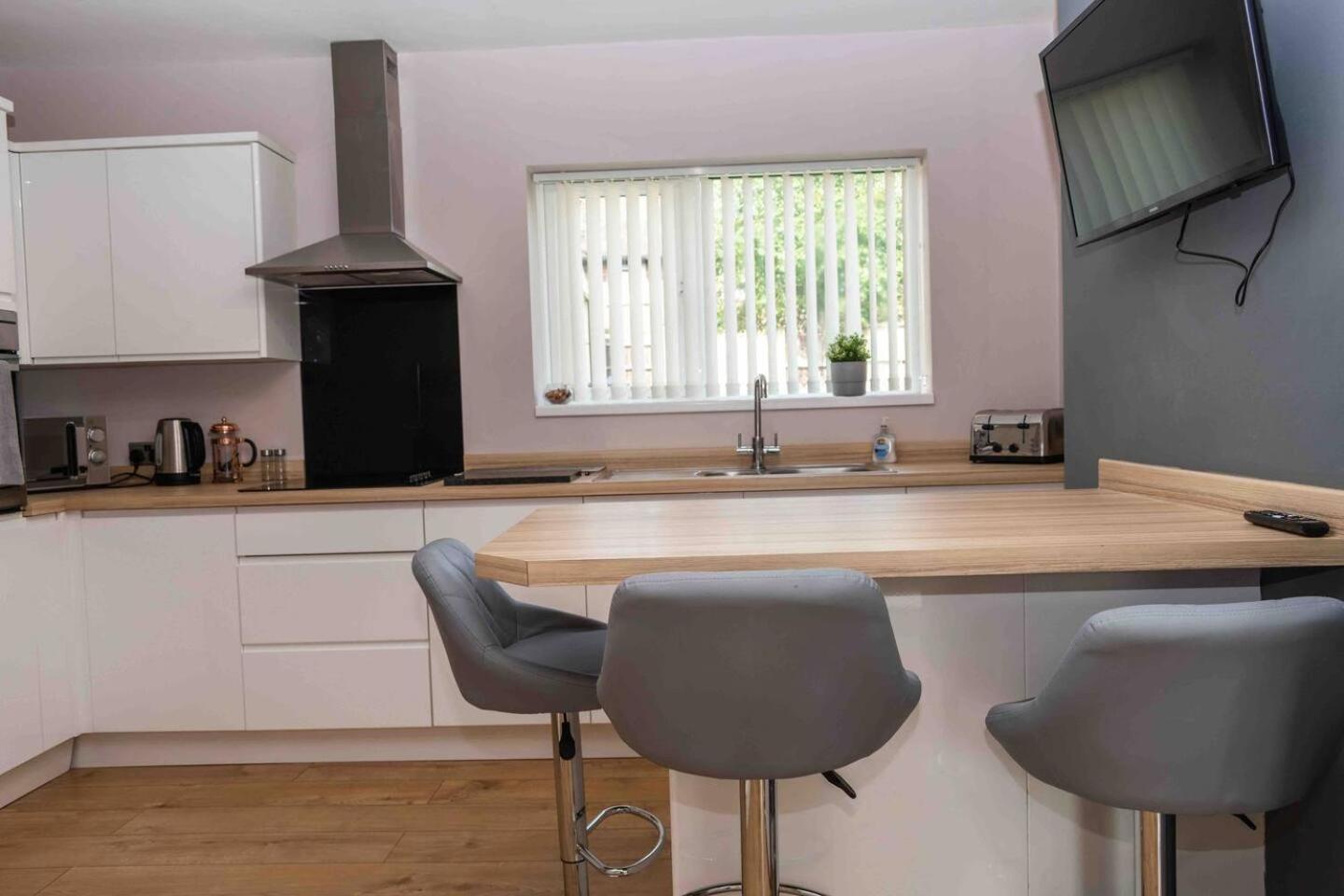 Comfortable And Convenient 3 Bedroom House With Parking Handsworth Exterior foto